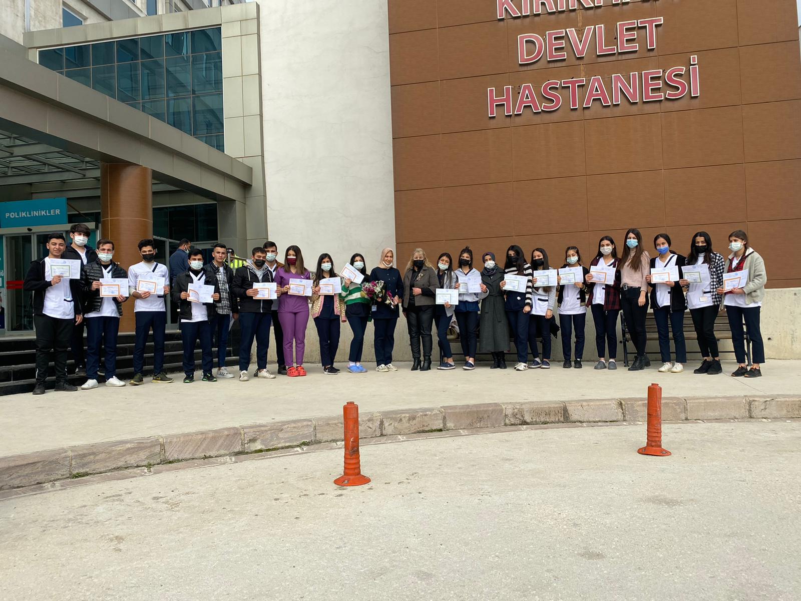 Hastanemizde Staj Yapan İbn-i Sina Meslek Lisesi Öğrencilerine Karne Töreni Düzenlendi